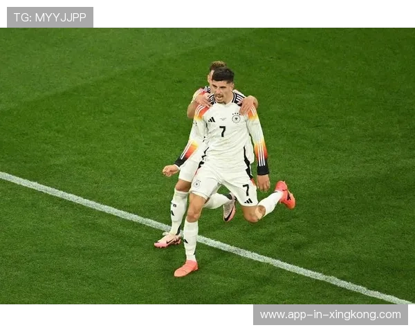 欧洲杯赛场上出现感人互动瞬间被网友热传,欧洲杯揪心一幕 欧洲杯赛场上出现感人互动瞬间被网友热传,欧洲杯揪心一幕