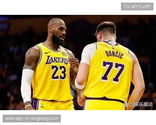 NBA 杯混战开启!东部一队率先晋级半决赛 NBA 杯混战开启!东部一队率先晋级半决赛