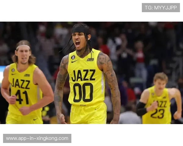 克拉克森突破变向轻松甩开对位,犹他场面渐稳 克拉克森突破变向轻松甩开对位,犹他场面渐稳