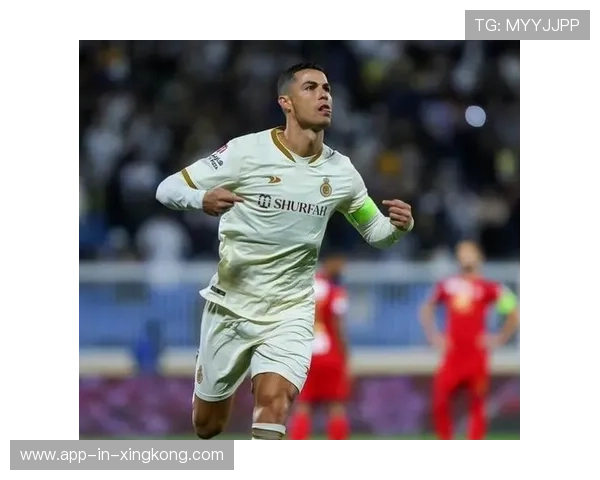 C罗高速带球后爆射，全场高喊他的名字