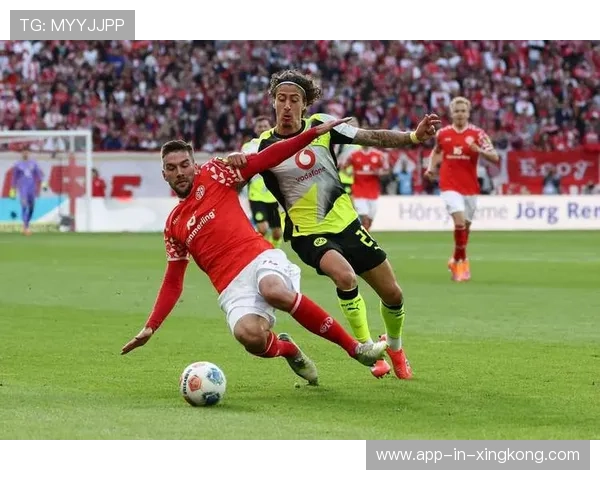 德甲多特传球纵深得当,前锋完成致命收尾