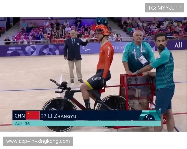 力量举深蹲刷新全国纪录